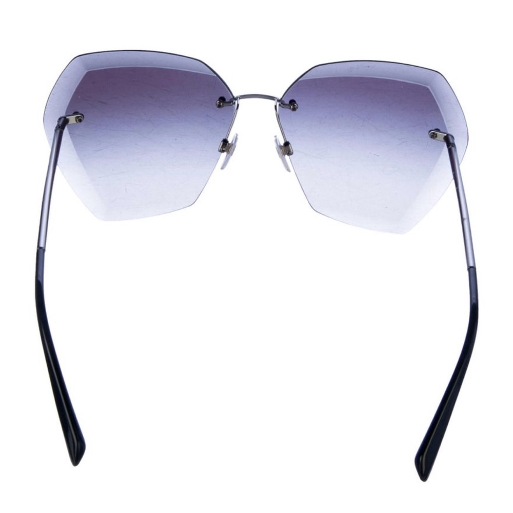 CHANEL Oversized Gradient Sunglasses - Picture 3 of 4